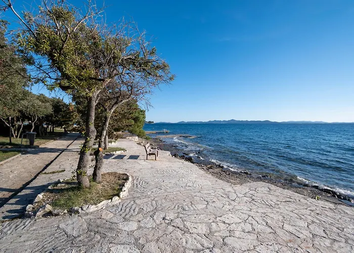 3300b Διαμέρισμα *